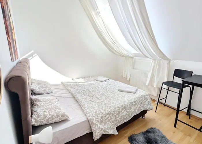 Charming At Maerzstrasse Close To Attractions Mz49 *