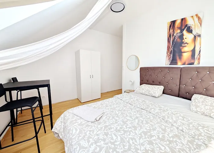 Charming At Maerzstrasse Close To Attractions Mz49 בית אירוח